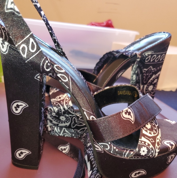 Heels - Picture 2 of 2